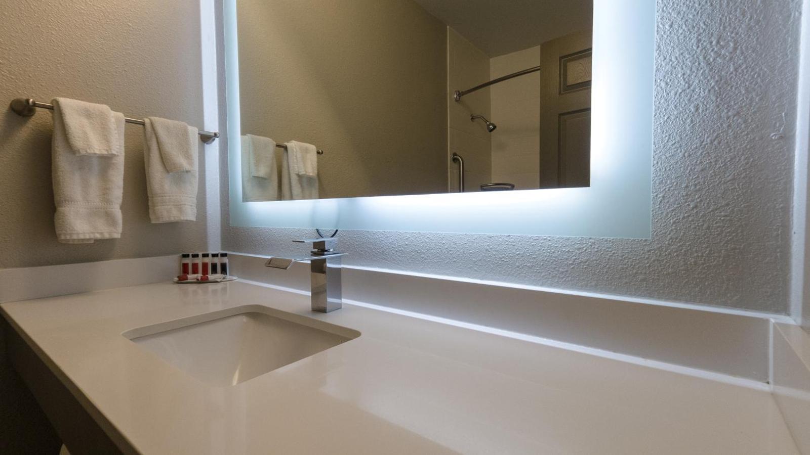 Super 8 by Wyndham Santa Cruz/Beach Boardwalk East