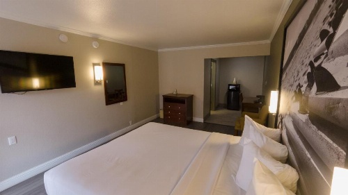 Super 8 by Wyndham Santa Cruz/Beach Boardwalk East image 12