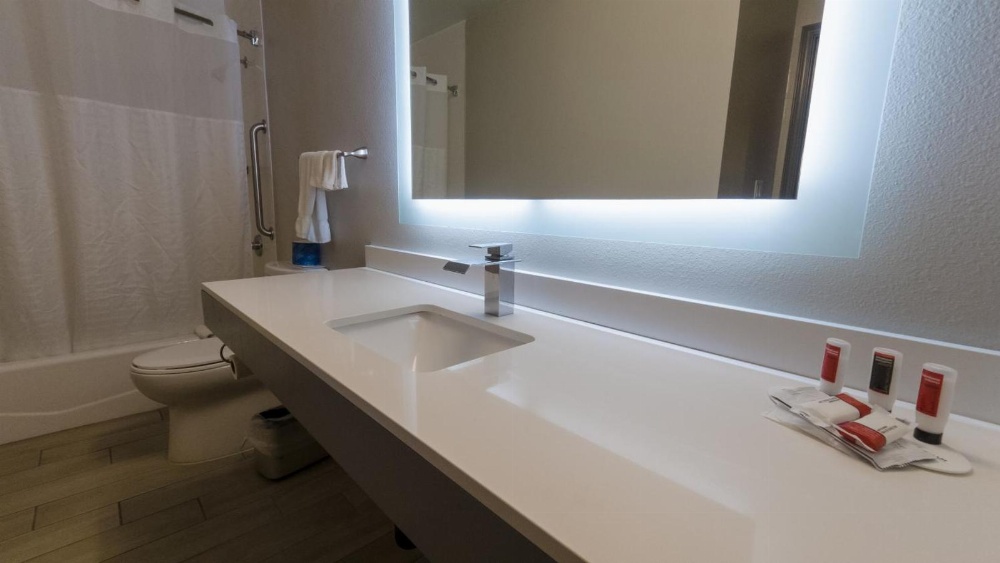 Super 8 by Wyndham Santa Cruz/Beach Boardwalk East Main image