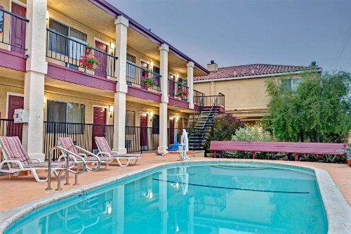 Super 8 by Wyndham Santa Cruz/Beach Boardwalk East image 24