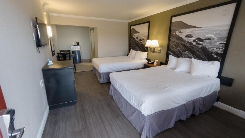 Super 8 by Wyndham Santa Cruz/Beach Boardwalk East image 7