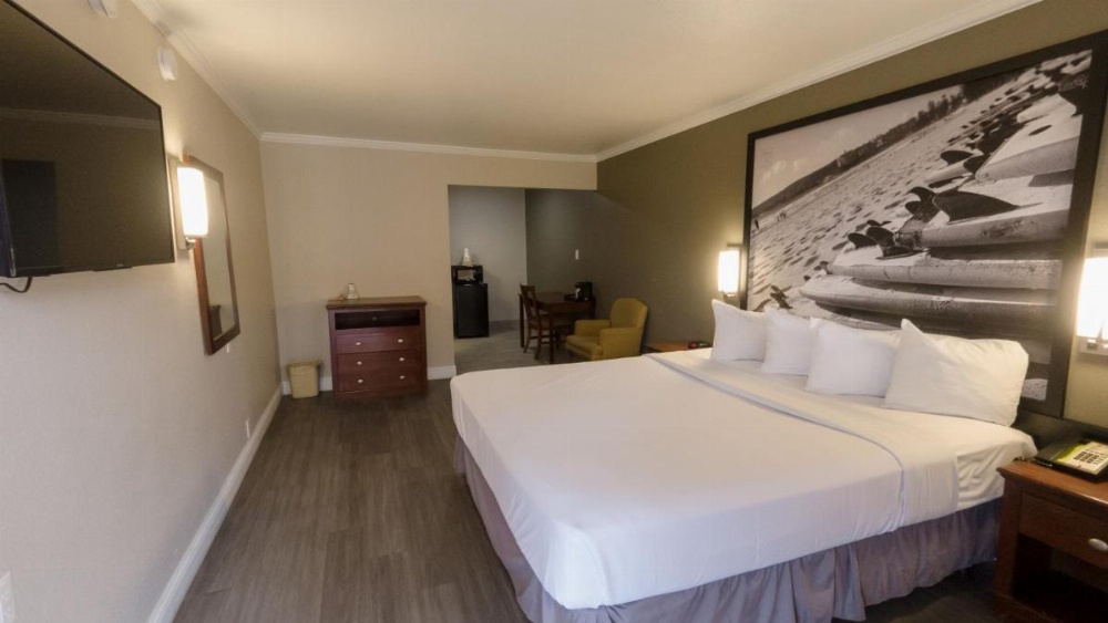 Super 8 by Wyndham Santa Cruz/Beach Boardwalk East